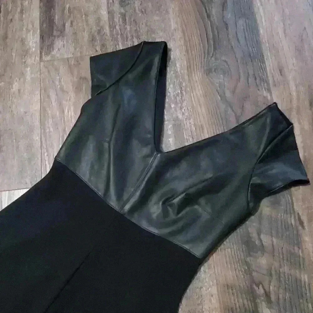 Bailey 44 began leather v neck dress - Picture 3 of 6